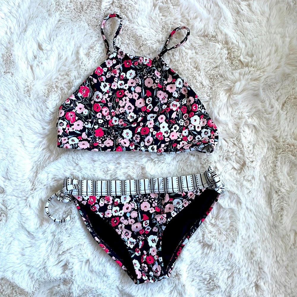 EUC O’Neill 2pc bathing suit with reversible top (no tags size ~8-10)